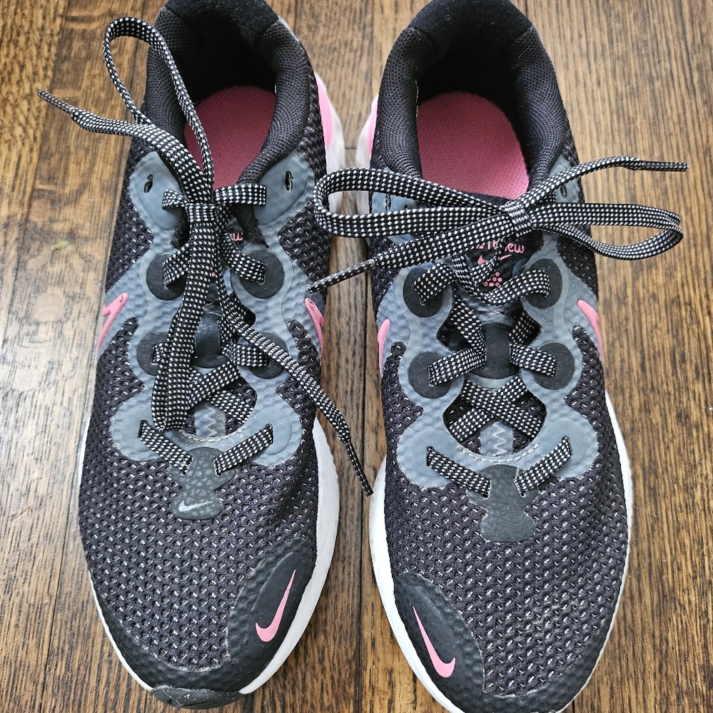 Excellent condition girls Nike shoes